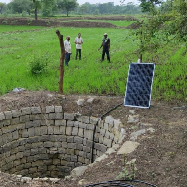 Farmers and the Spowdi system solar panel on a farm by a well
